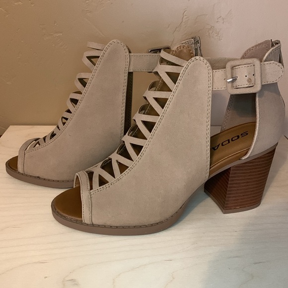 SODA Aran-s lt-taupe size 9 open toe chunky heel shoes - Picture 3 of 11